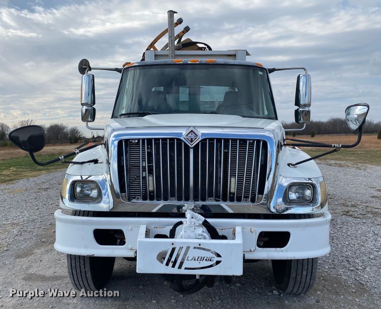 image for item JN9123 2004 International 7400  refuse truck