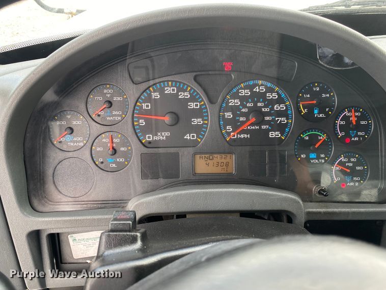 image for item JN9123 2004 International 7400  refuse truck