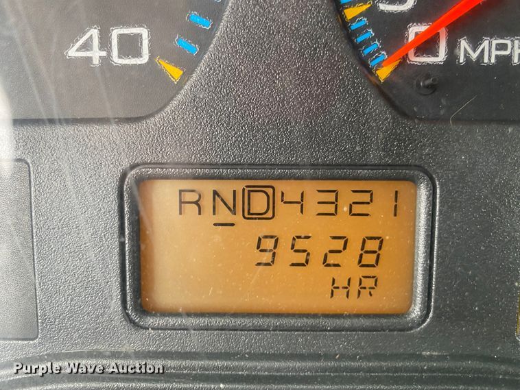 image for item JN9123 2004 International 7400  refuse truck