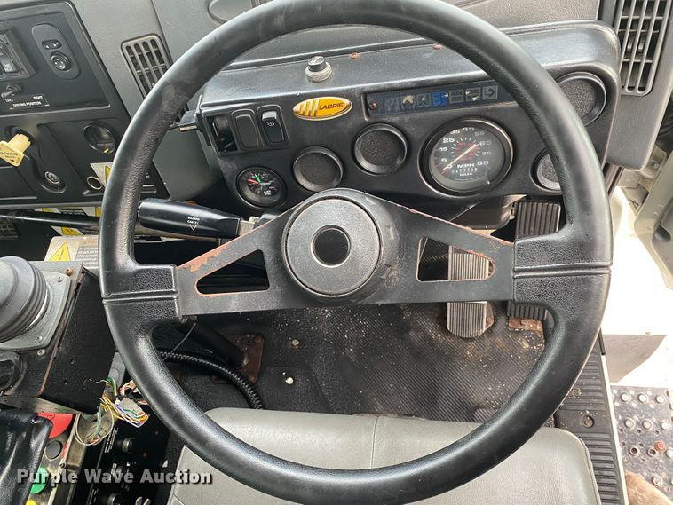 image for item JN9123 2004 International 7400  refuse truck