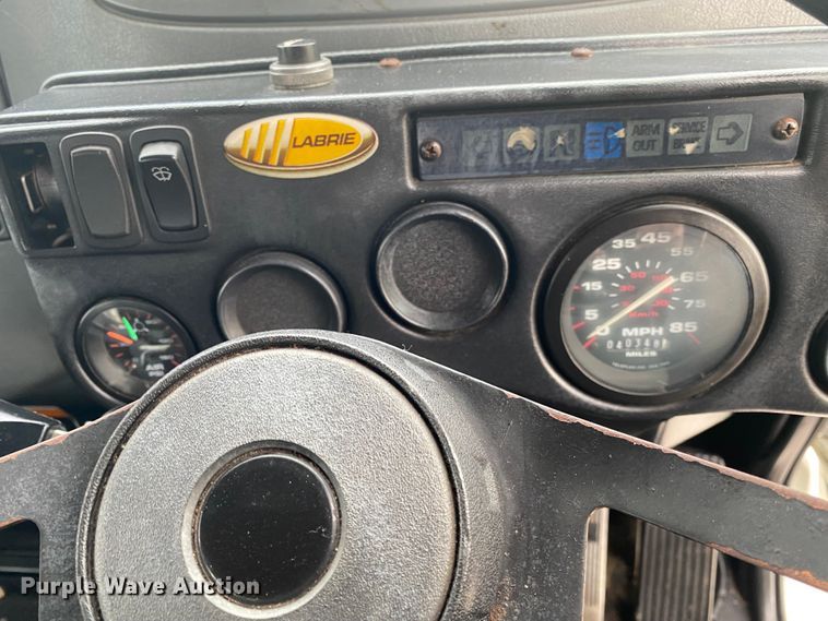 image for item JN9123 2004 International 7400  refuse truck