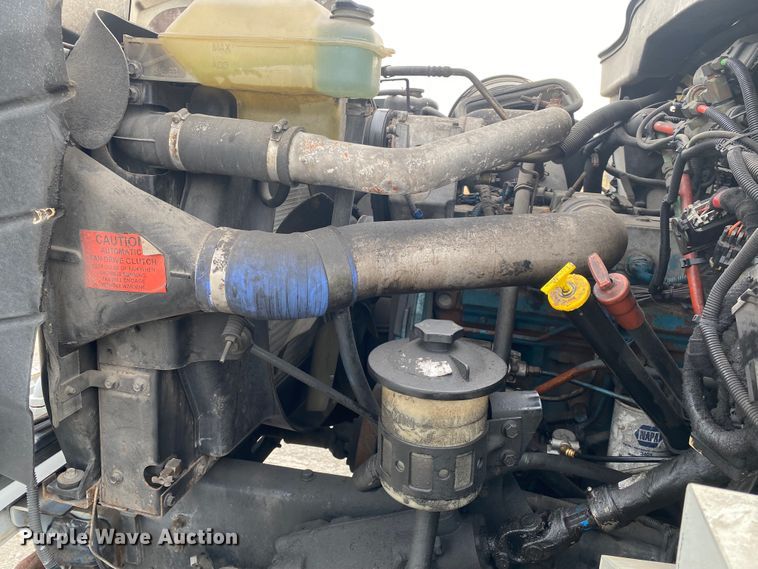 image for item JN9123 2004 International 7400  refuse truck