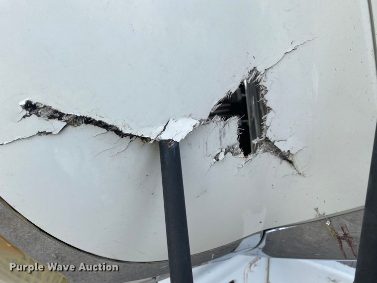 image for item JN9123 2004 International 7400  refuse truck