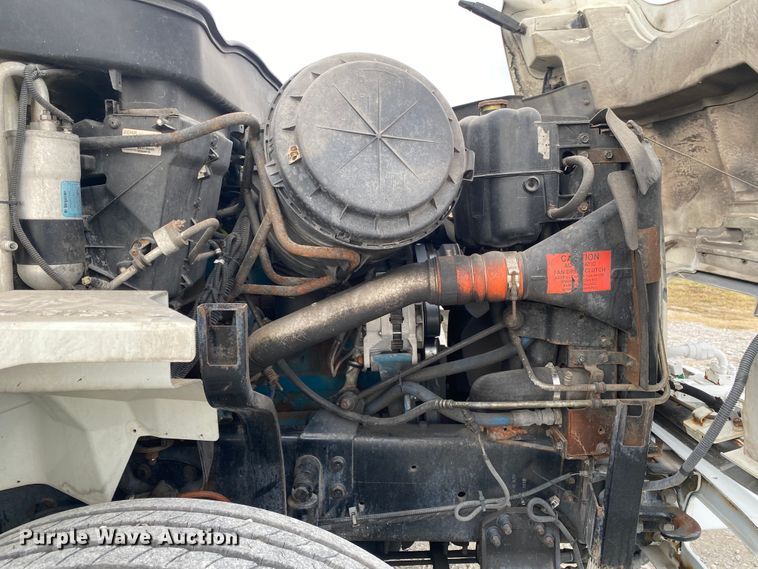 image for item JN9123 2004 International 7400  refuse truck