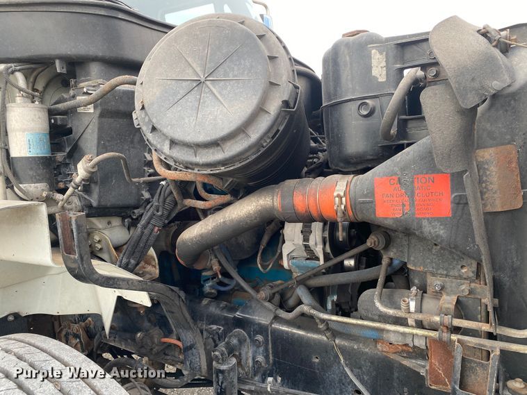 image for item JN9123 2004 International 7400  refuse truck