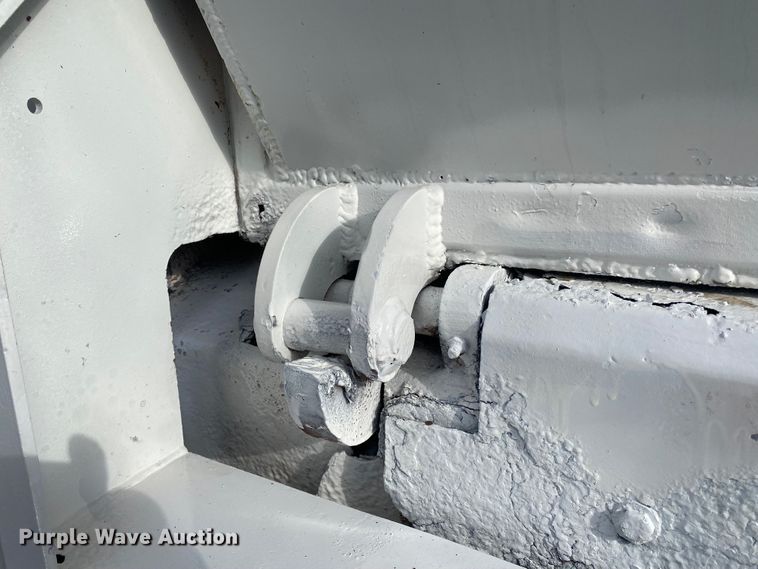 image for item JN9123 2004 International 7400  refuse truck