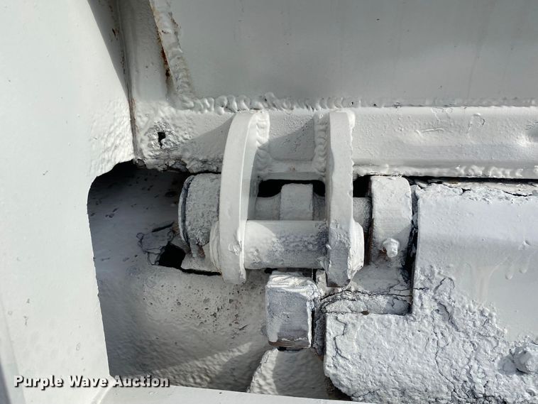 image for item JN9123 2004 International 7400  refuse truck