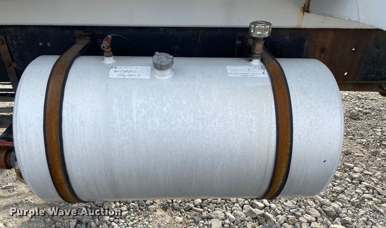 image for item JN9123 2004 International 7400  refuse truck