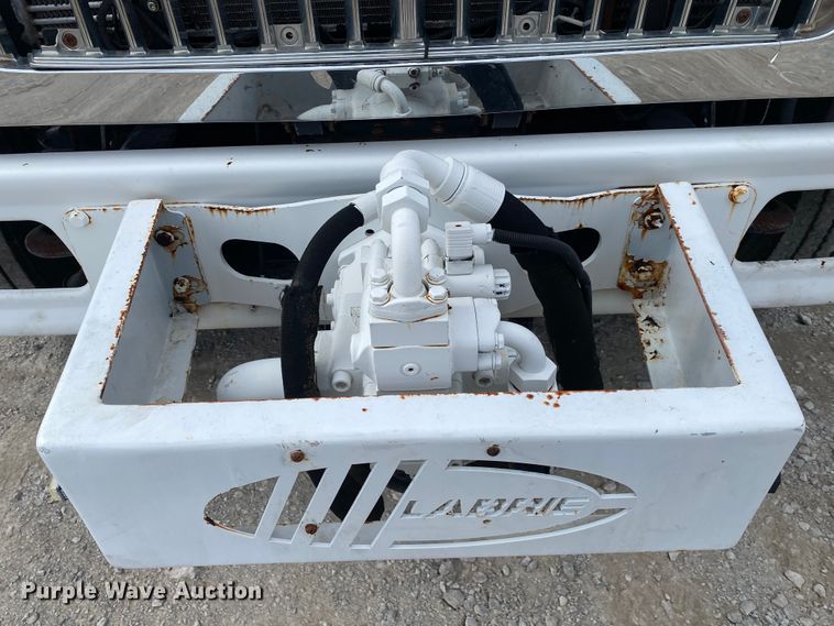 image for item JN9123 2004 International 7400  refuse truck