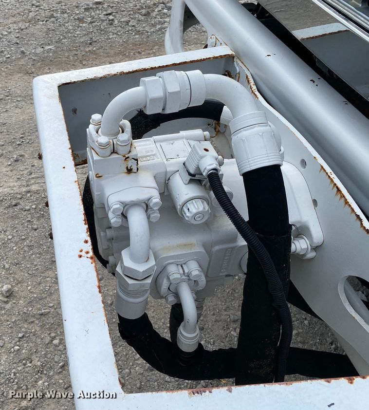 image for item JN9123 2004 International 7400  refuse truck