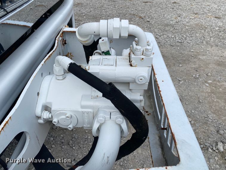 image for item JN9123 2004 International 7400  refuse truck