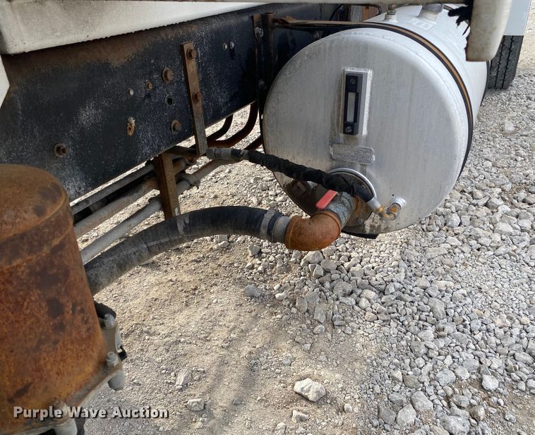 image for item JN9123 2004 International 7400  refuse truck