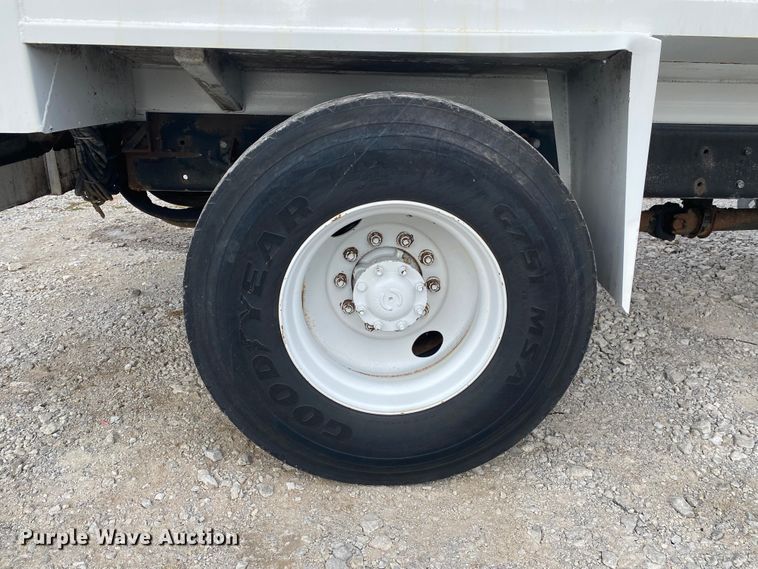 image for item JN9123 2004 International 7400  refuse truck