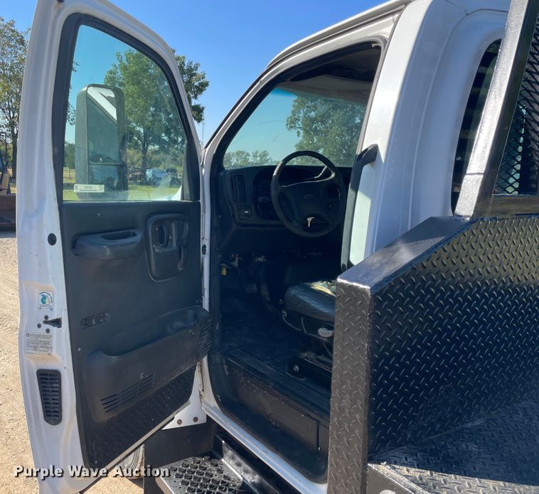 image for item JQ9420 2004 Chevrolet C4500  dump flatbed truck