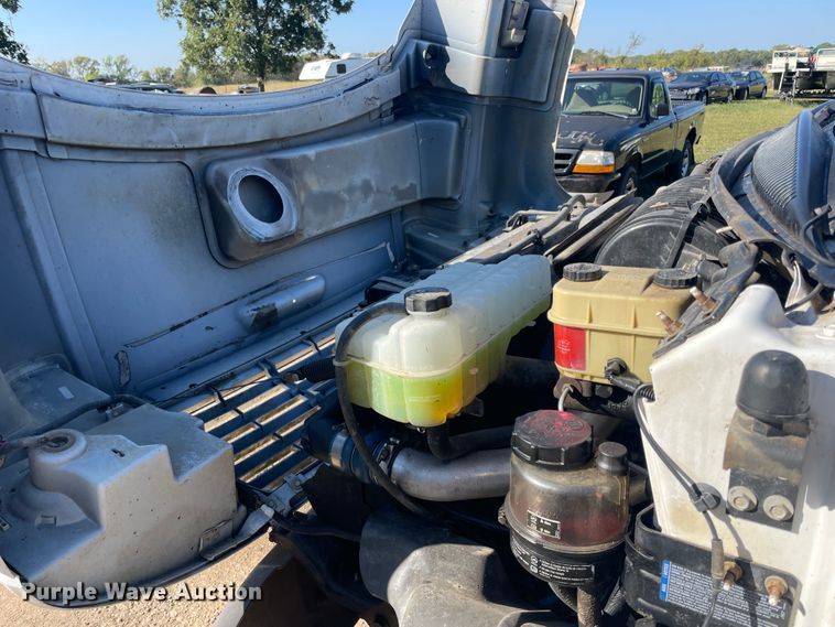 image for item JQ9420 2004 Chevrolet C4500  dump flatbed truck