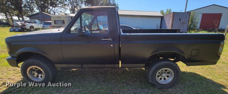image for item KQ9131 1992 Ford F150  pickup truck