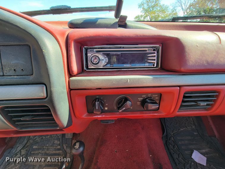 image for item KQ9131 1992 Ford F150  pickup truck