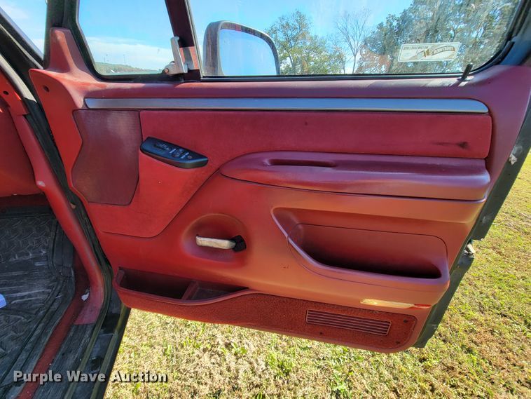 image for item KQ9131 1992 Ford F150  pickup truck