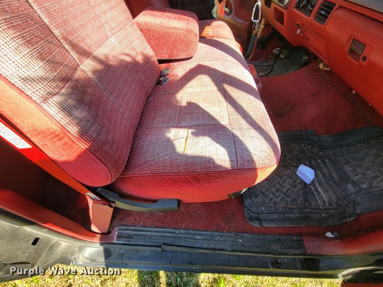 image for item KQ9131 1992 Ford F150  pickup truck