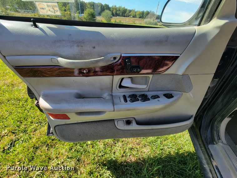 image for item KQ9132 2000 Mercury Grand Marquis