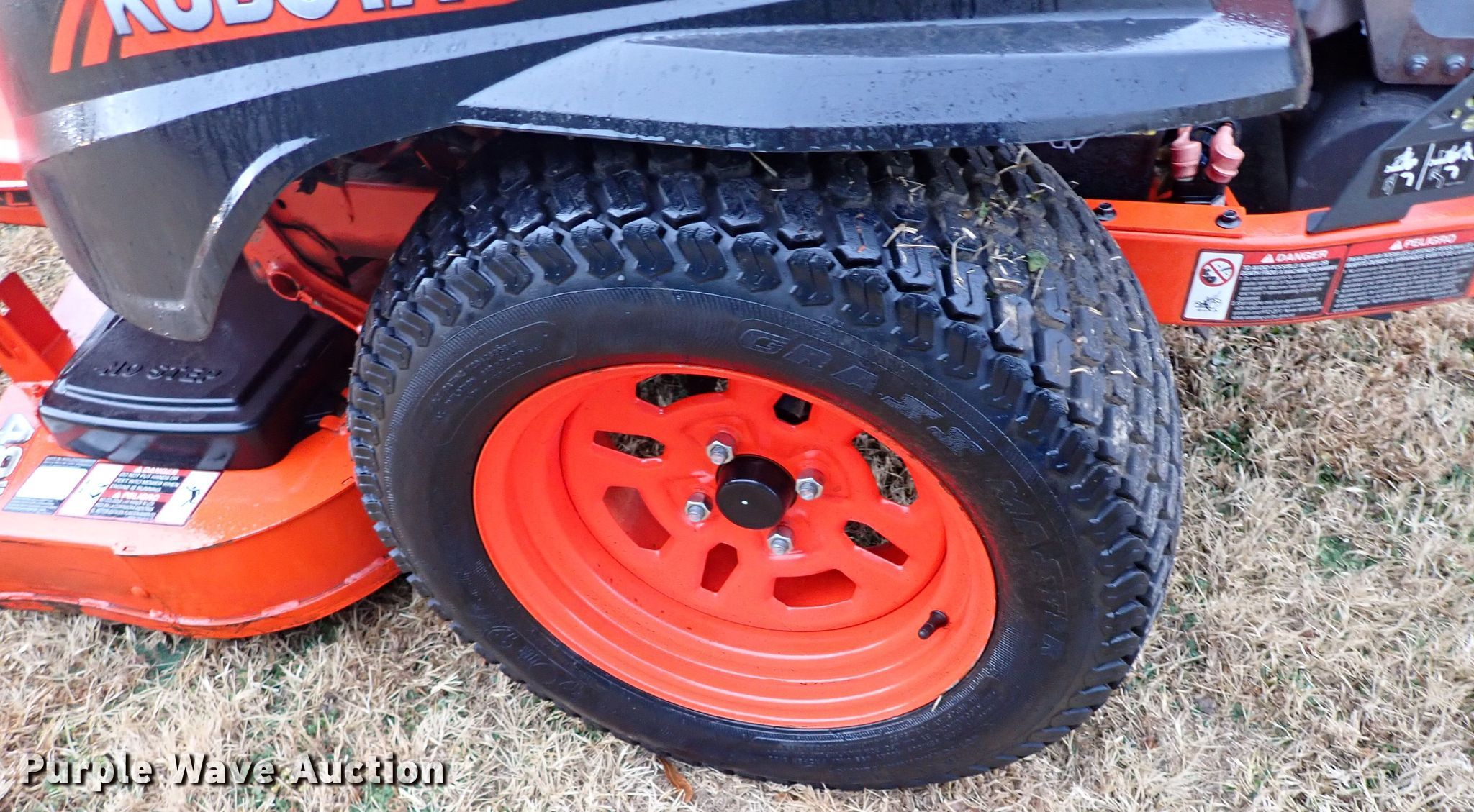 Kubota Z411 ZTR lawn mower in Norman, OK Item IS9350 sold Purple Wave