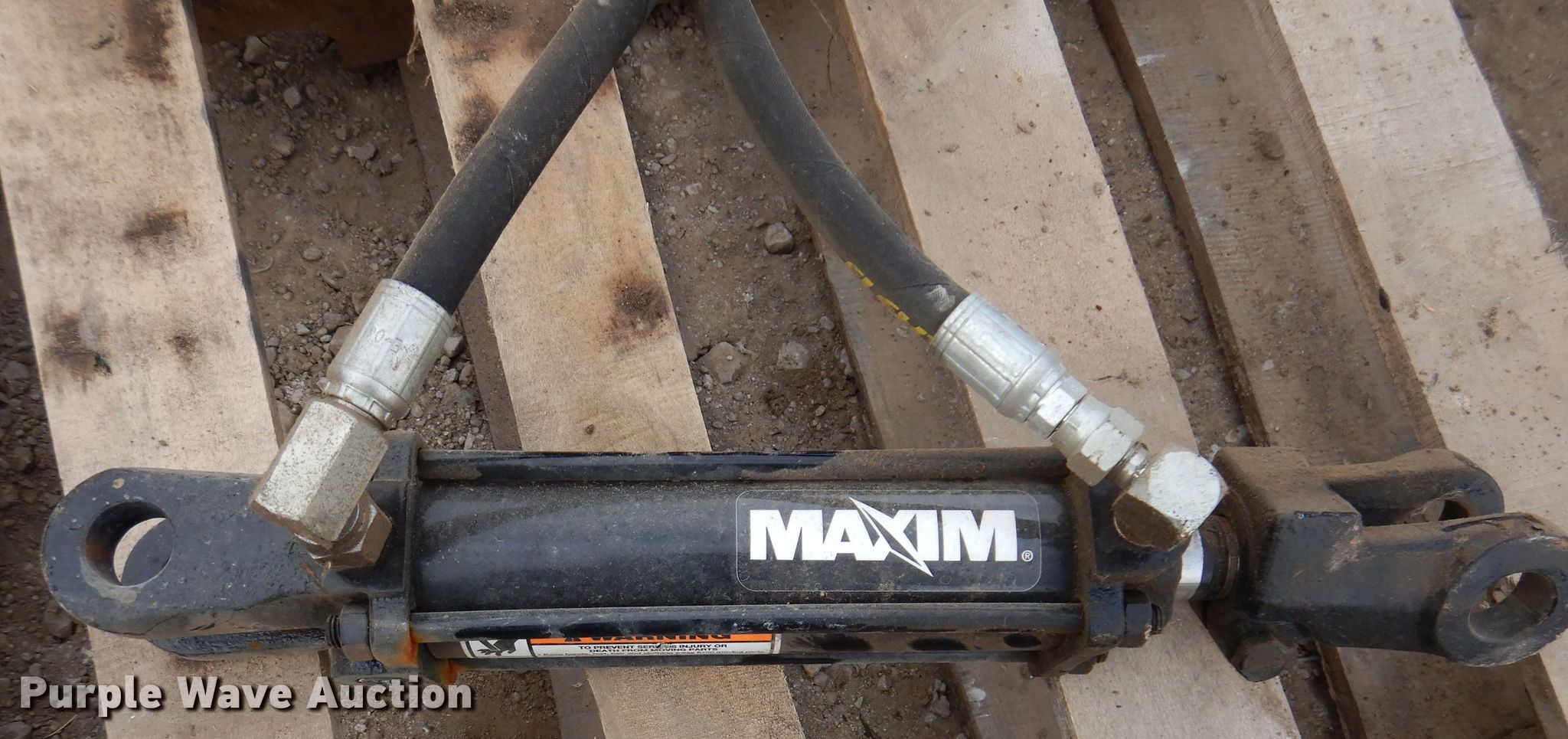 (3) hydraulic cylinders in Des Moines, IA Item KH9059 sold Purple Wave