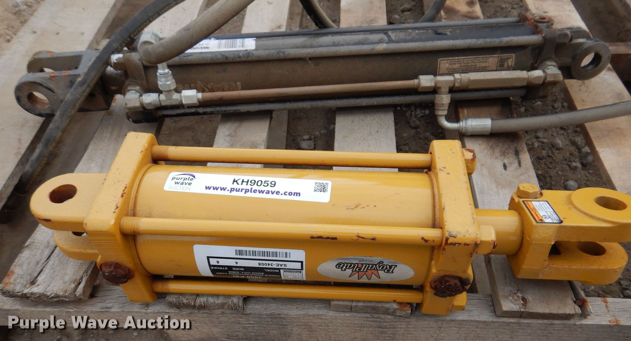 (3) hydraulic cylinders in Des Moines, IA Item KH9059 sold Purple Wave