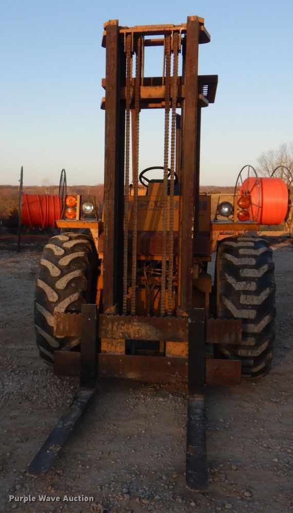 image for item DH8127 1993 Case 586E  forklift