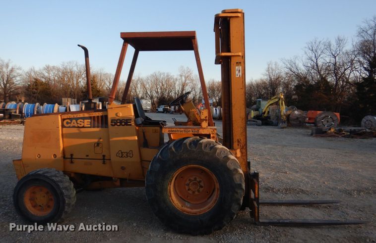 image for item DH8127 1993 Case 586E  forklift