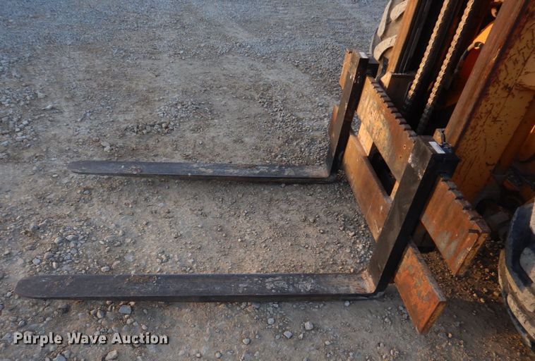 image for item DH8127 1993 Case 586E  forklift