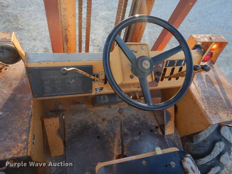 image for item DH8127 1993 Case 586E  forklift