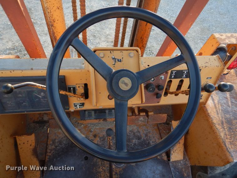 image for item DH8127 1993 Case 586E  forklift