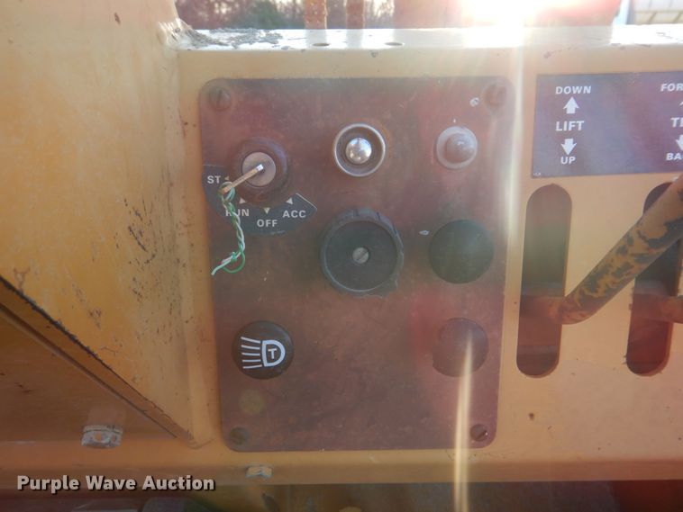 image for item DH8127 1993 Case 586E  forklift