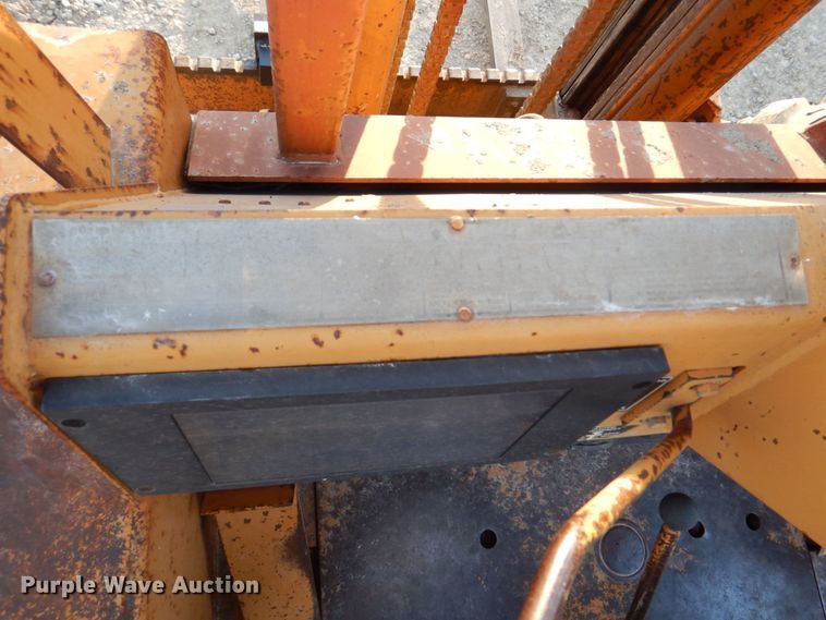 image for item DH8127 1993 Case 586E  forklift