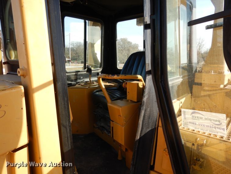 image for item DI8605 1987 Caterpillar D8N  dozer