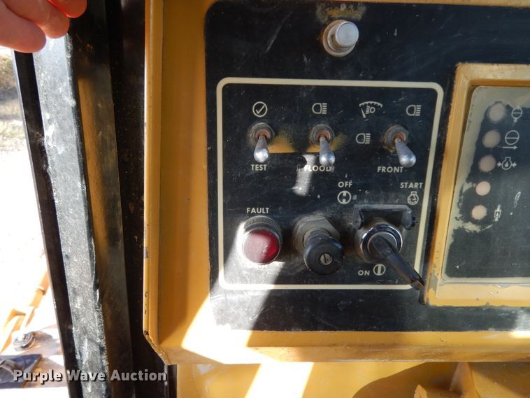 image for item DI8605 1987 Caterpillar D8N  dozer