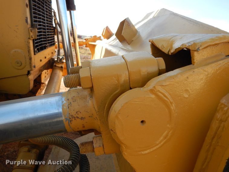 image for item DI8605 1987 Caterpillar D8N  dozer