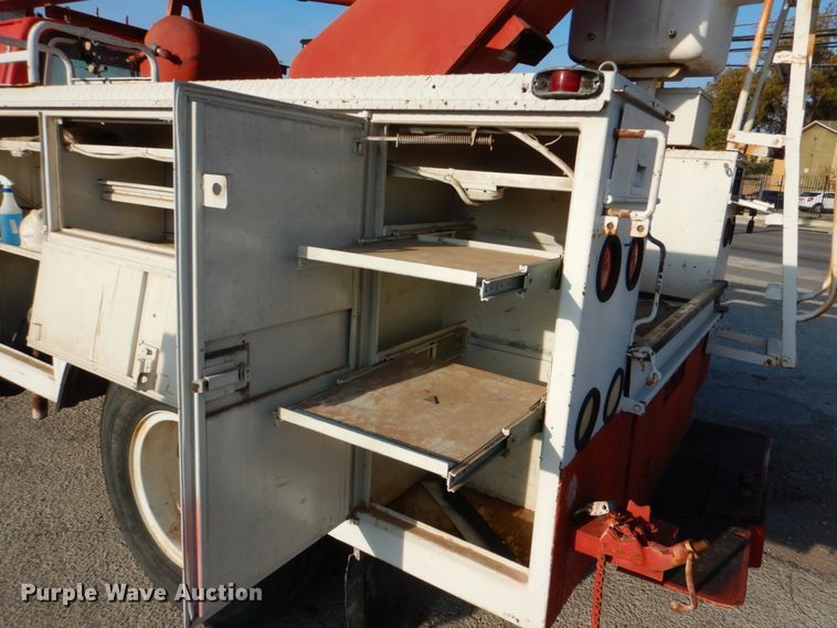 image for item DJ0802 1991 Ford F600  bucket truck