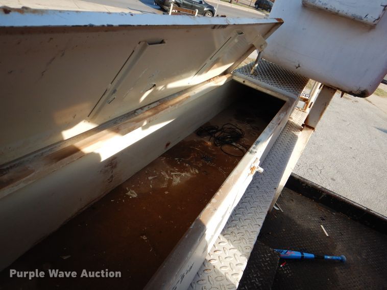 image for item DJ0802 1991 Ford F600  bucket truck