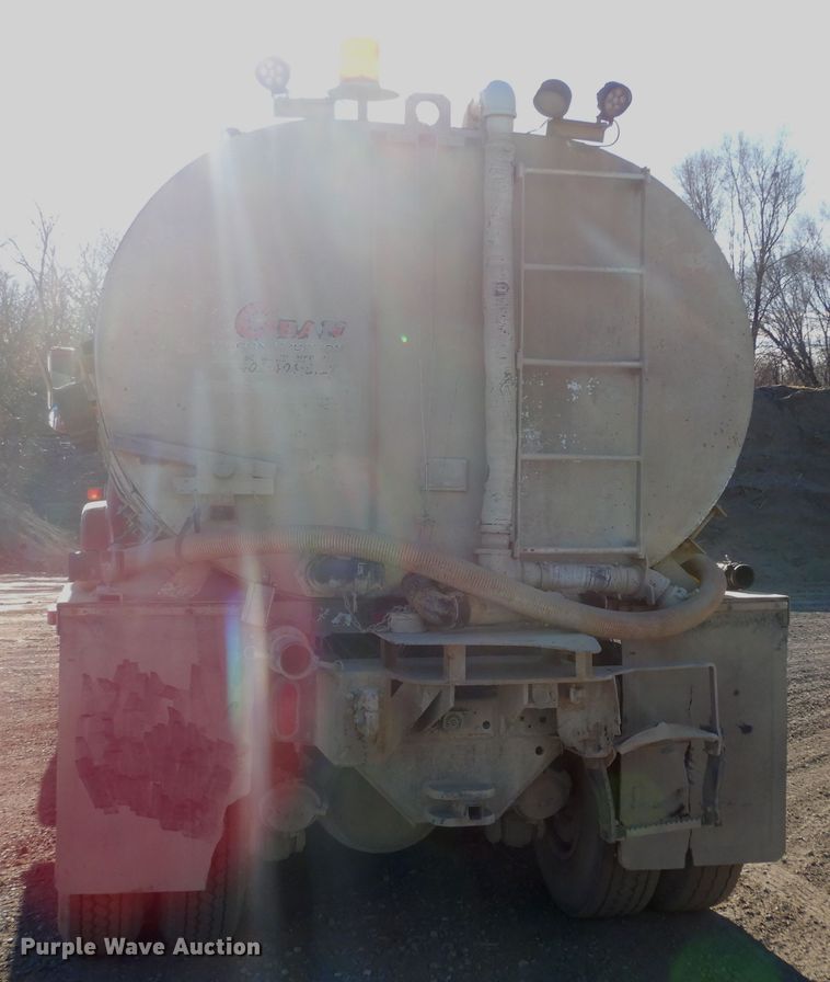 image for item DK3421 1989 Ford L8000  tank truck