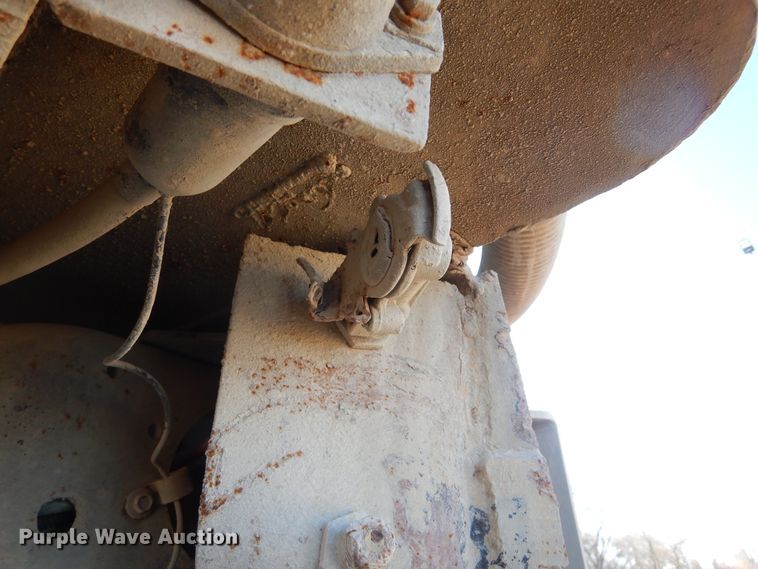 image for item DK3421 1989 Ford L8000  tank truck