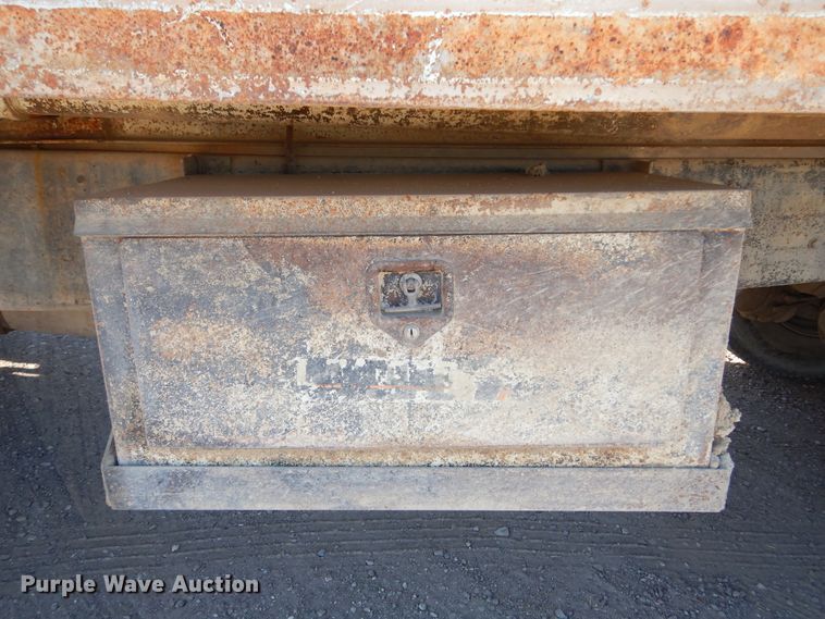 image for item DK3421 1989 Ford L8000  tank truck