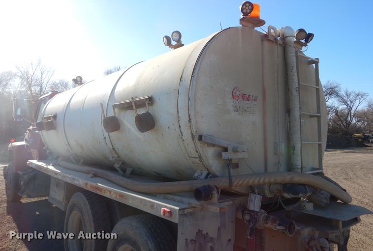image for item DK3421 1989 Ford L8000  tank truck