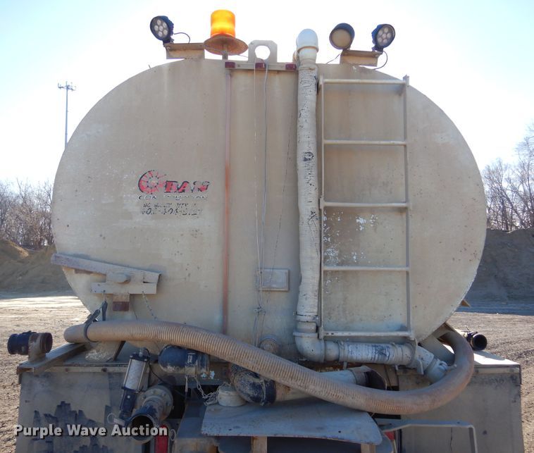 image for item DK3421 1989 Ford L8000  tank truck