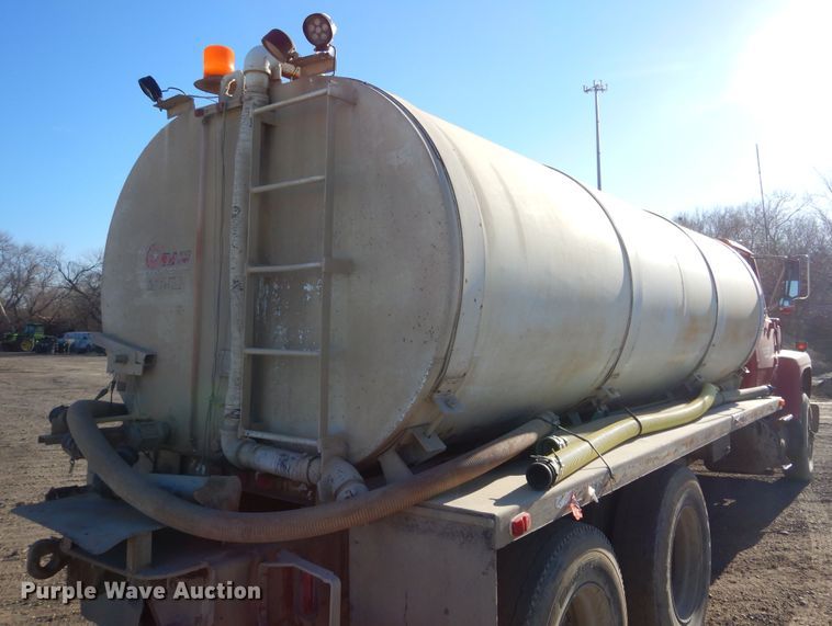 image for item DK3421 1989 Ford L8000  tank truck