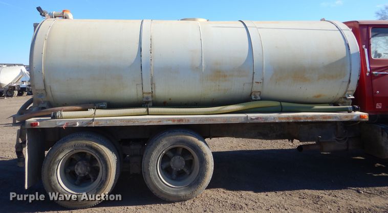 image for item DK3421 1989 Ford L8000  tank truck