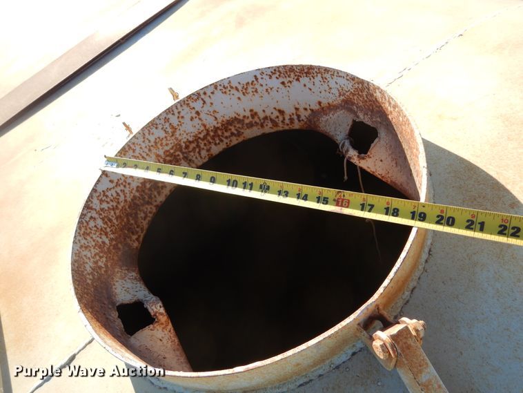 image for item DK3421 1989 Ford L8000  tank truck