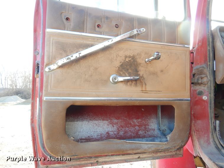 image for item DK3421 1989 Ford L8000  tank truck