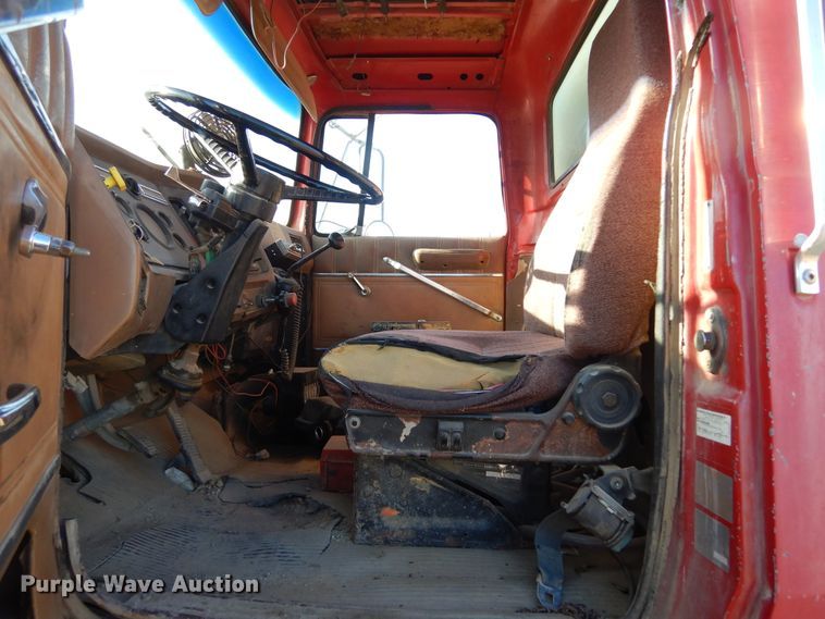 image for item DK3421 1989 Ford L8000  tank truck