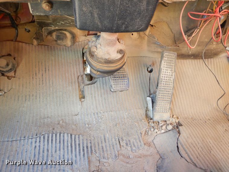 image for item DK3421 1989 Ford L8000  tank truck